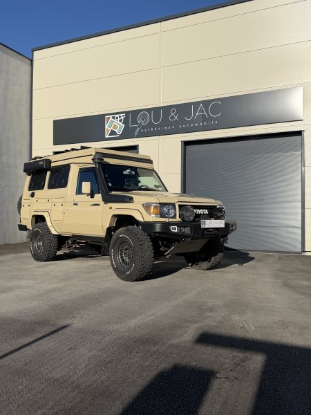 TOYOTA LAND CRUISER
