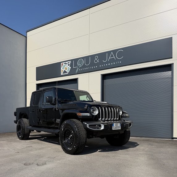 JEEP GLADIATOR (Polissage lustrage carrosserie Le Thor Isle sur la Sorgue Velleron)